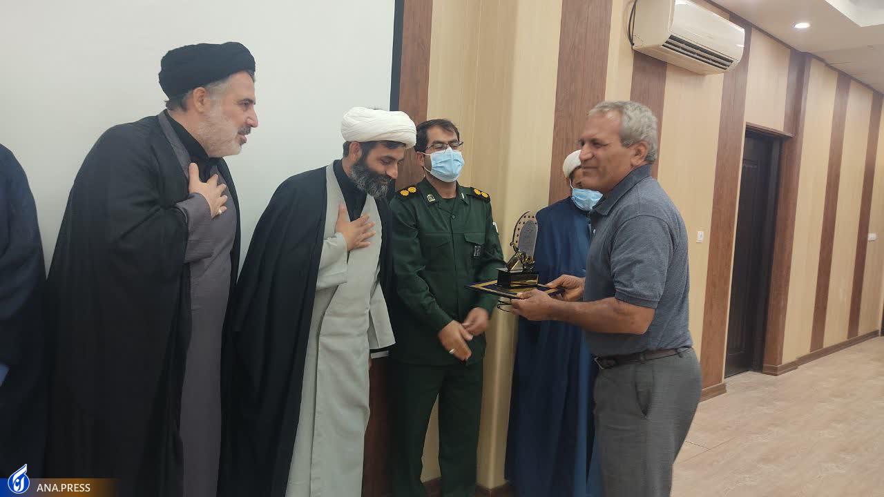 جزئیاتی از همایش «حماسهنگاران عشق و ایثار» جزئیاتی از همایش «حماسهنگاران عشق و ایثار»