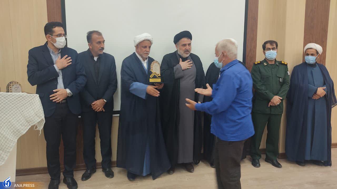 جزئیاتی از همایش «حماسهنگاران عشق و ایثار» جزئیاتی از همایش «حماسهنگاران عشق و ایثار»