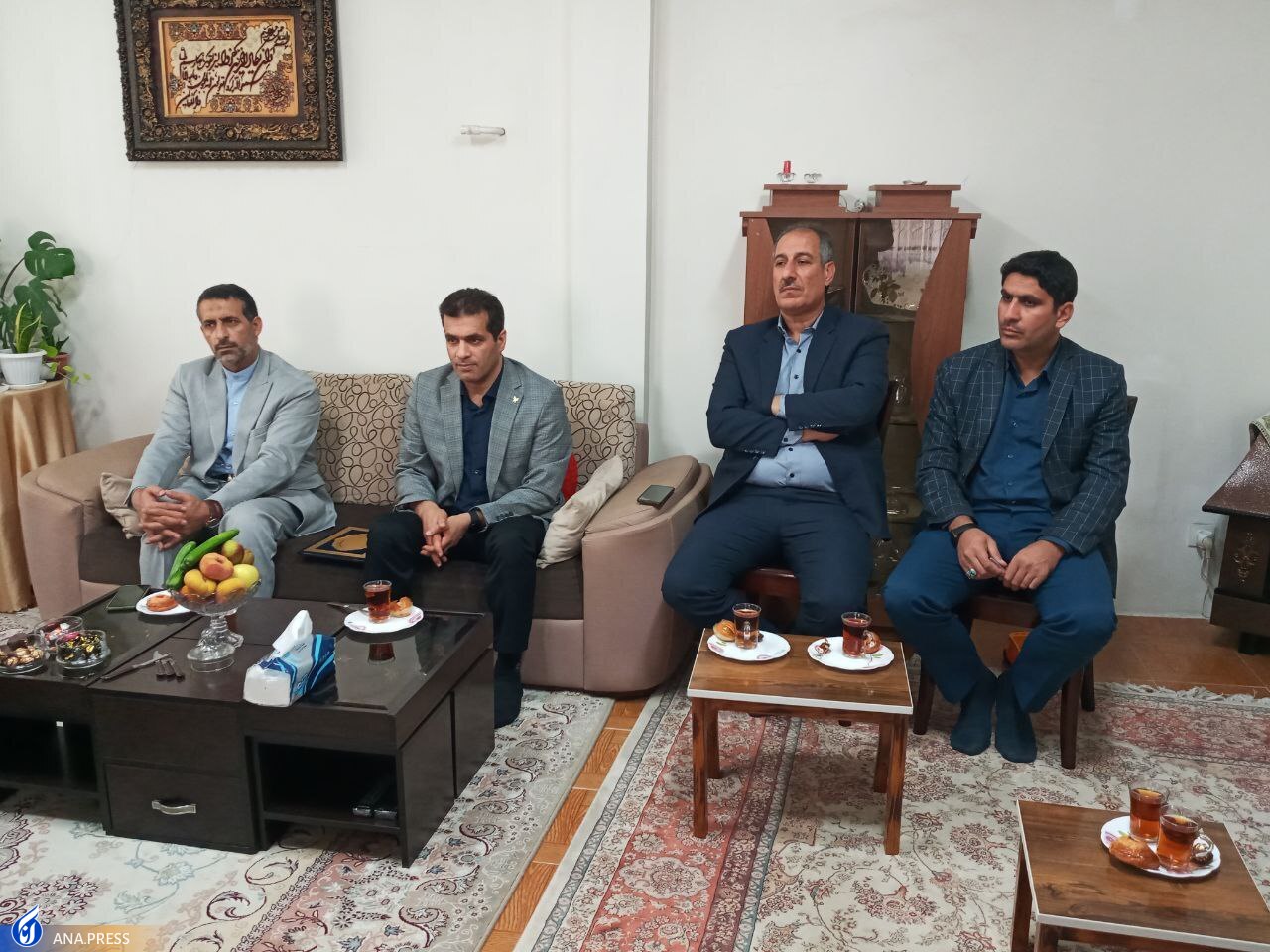 دیدار دانشگاهیان دانشگاه آزاد اسلامی انزلی با خانواده شهید آهنینجان دیدار دانشگاهیان دانشگاه آزاد اسلامی انزلی با خانواده شهید آهنینجان