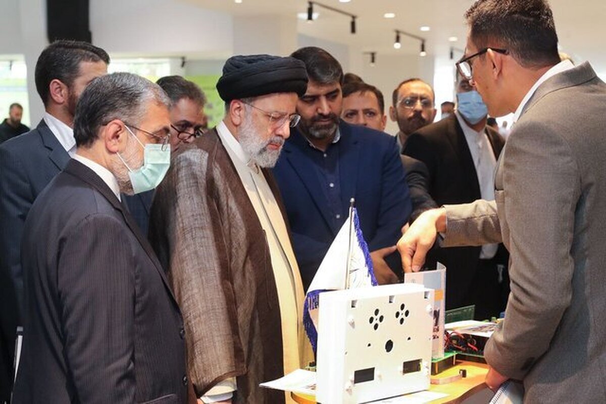 بازدید رئیسجمهور از نمایشگاه محصولات «روستاهای مولد دانش پایه»