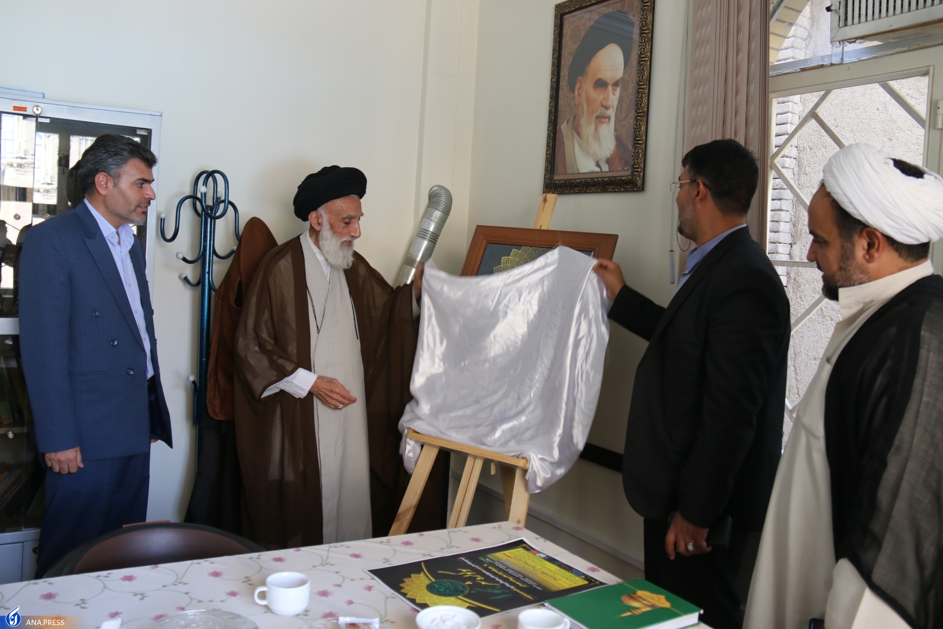 رونمایی از پوستر سوگواره «شعر نجوا» با 9 محور رونمایی از پوستر سوگواره «شعر نجوا» با 9 محور