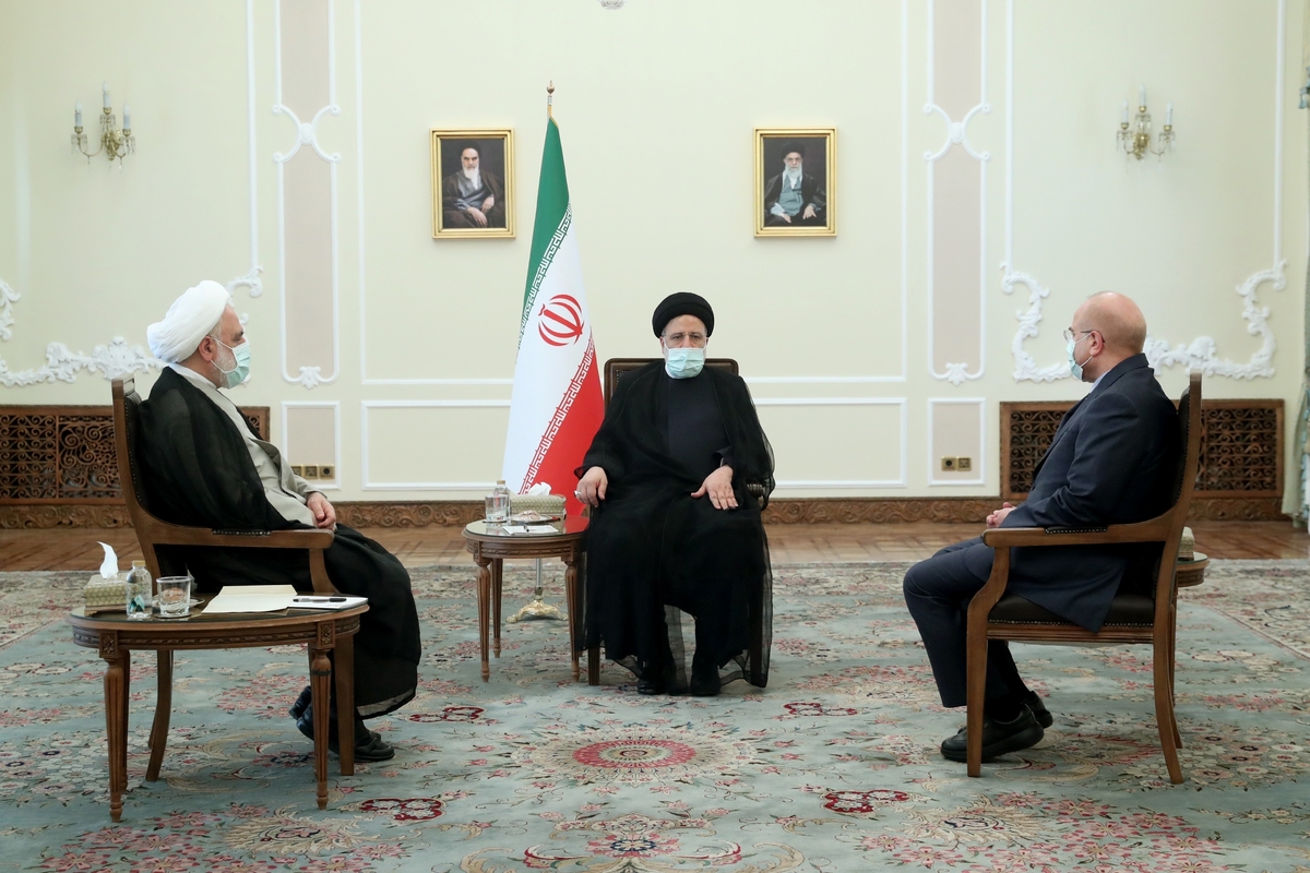 توسعه تعاملات قوای سهگانه و همافزایی ارکان نظام برای پیشرفت کشور