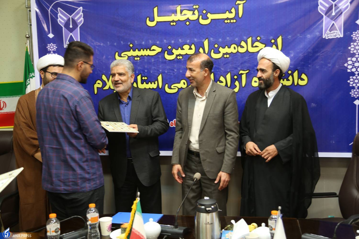 خدمات حسینوار دانشگاه آزادیها به زائران اربعین/ لزوم تجهیز دانشجویان به آموزش مکتبی و انقلابی خدمات حسینوار دانشگاه آزادیها به زائران اربعین/ لزوم تجهیز دانشجویان به آموزش مکتبی و انقلابی