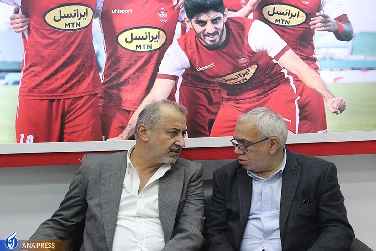 حضور مدیرعامل استقلال در غرفه پرسپولیس+ فیلم