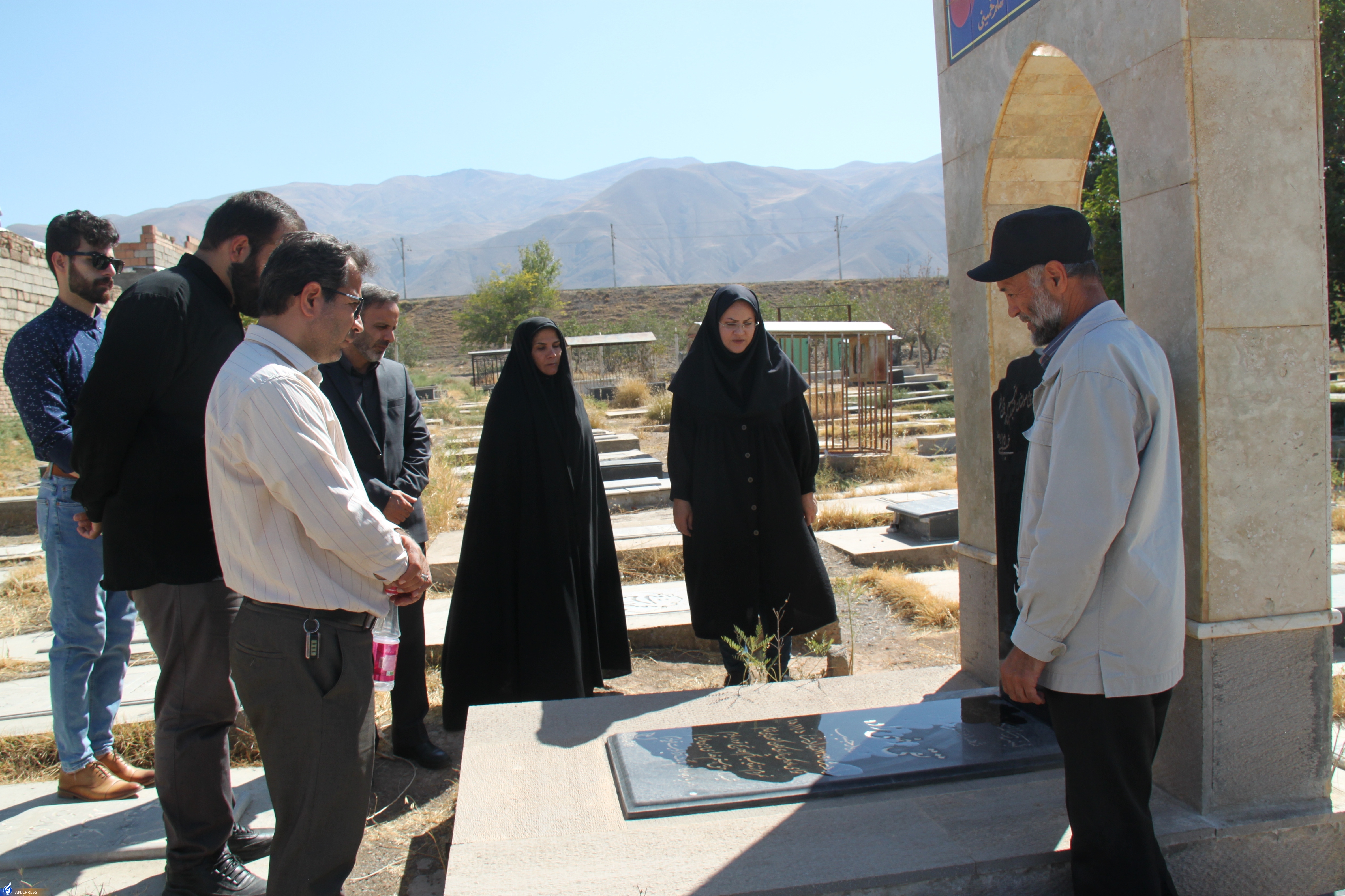 کشور به برکت غیرت شهدا رنگ آرامش گرفت/ شهدا جان بر کف در میدان جهاد کشور به برکت غیرت شهدا رنگ آرامش گرفت/ شهدا جان بر کف در میدان جهاد