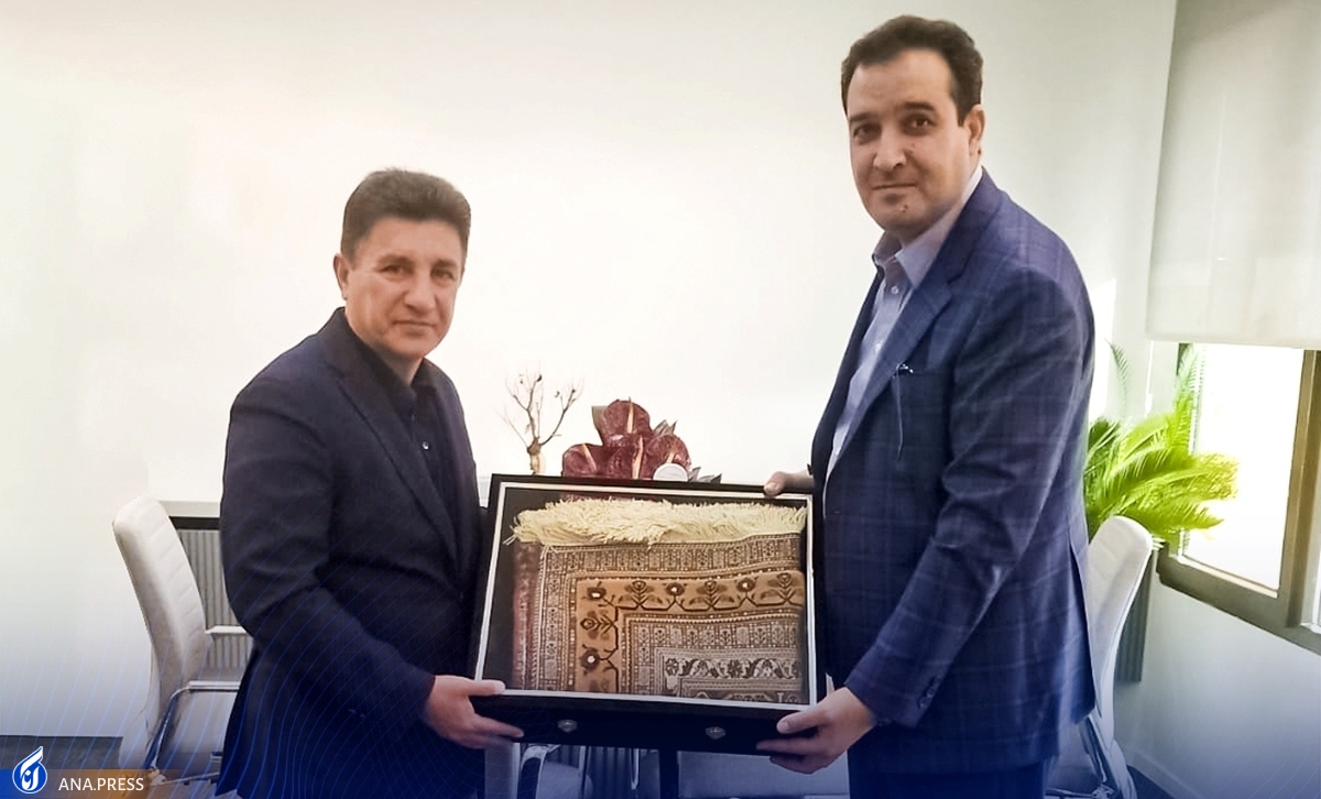 تجلیل مدیرعامل گلگهر از قلعهنویی