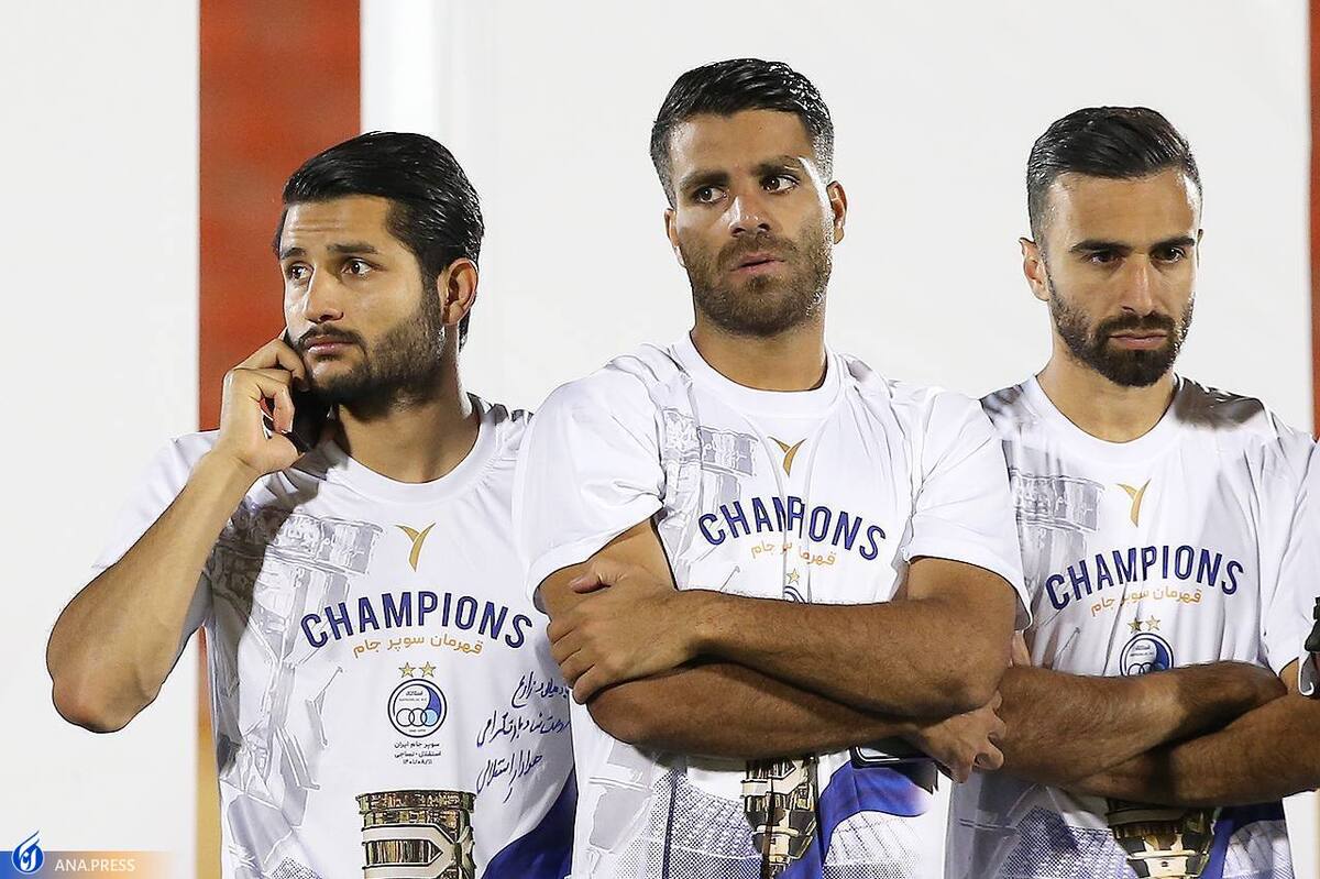 اقدام جالب توجه مدافع استقلال در جشن قهرمانی+ تصاویر