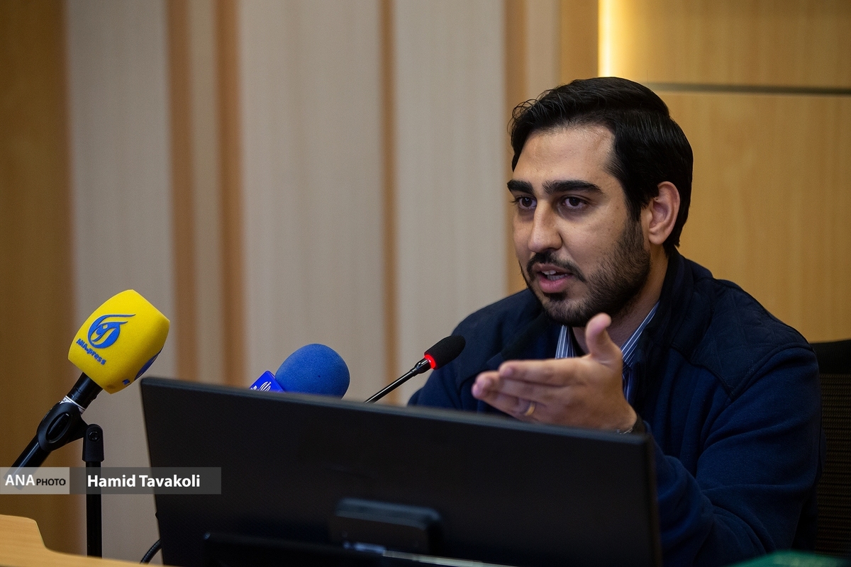 تصاویر منتشر نشده از رهبر انقلاب در شهر زلزله‌زده بم روی آنتن می‌رود