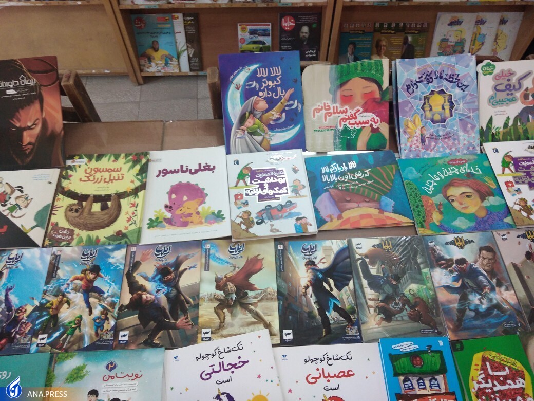 اهدای ۱۴۰۰ نسخه کتاب توسط گروه جهادی شهدا به کتابخانه سبزوار اهدای ۱۴۰۰ نسخه کتاب توسط گروه جهادی شهدا به کتابخانه سبزوار