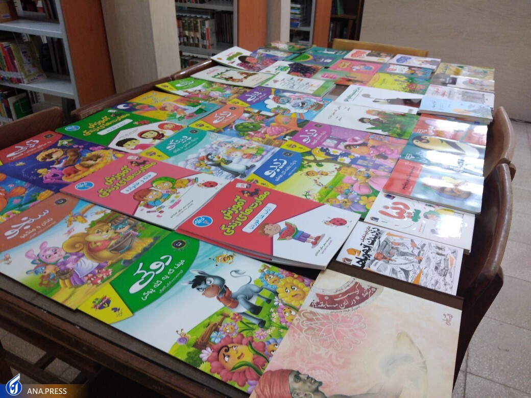 اهدای ۱۴۰۰ نسخه کتاب توسط گروه جهادی شهدا به کتابخانه سبزوار اهدای ۱۴۰۰ نسخه کتاب توسط گروه جهادی شهدا به کتابخانه سبزوار