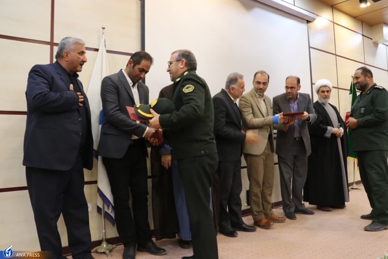 فرهنگیان و استادان در جهاد تبیین احساس مسئولیت داشته باشند فرهنگیان و استادان در جهاد تبیین احساس مسئولیت داشته باشند