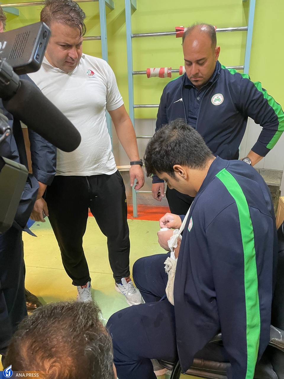 شانس کسب مدال جهانی مصدوم و به بیمارستان منتقل شد+عکس شانس کسب مدال جهانی مصدوم و به بیمارستان منتقل شد+عکس