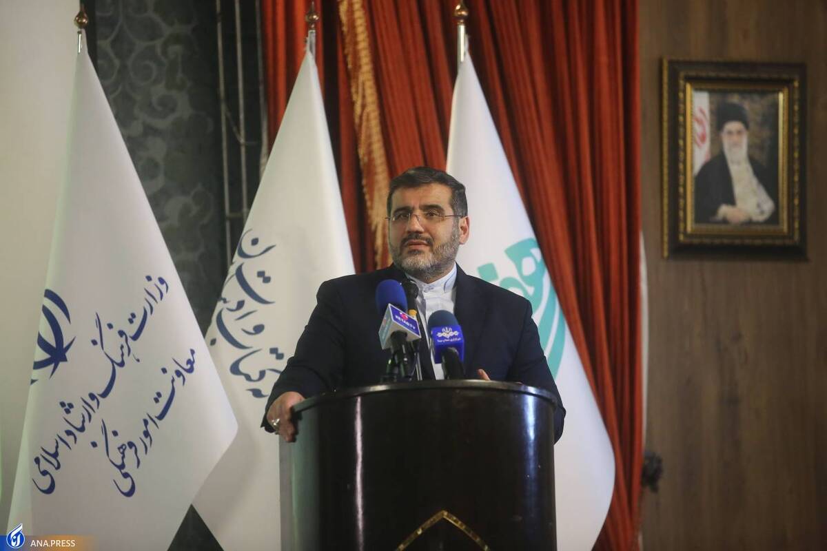 از ماموریتهای انقلاب اسلامی همچون گسترش آزادی بیان در حوزه فرهنگ دفاع میکنیم