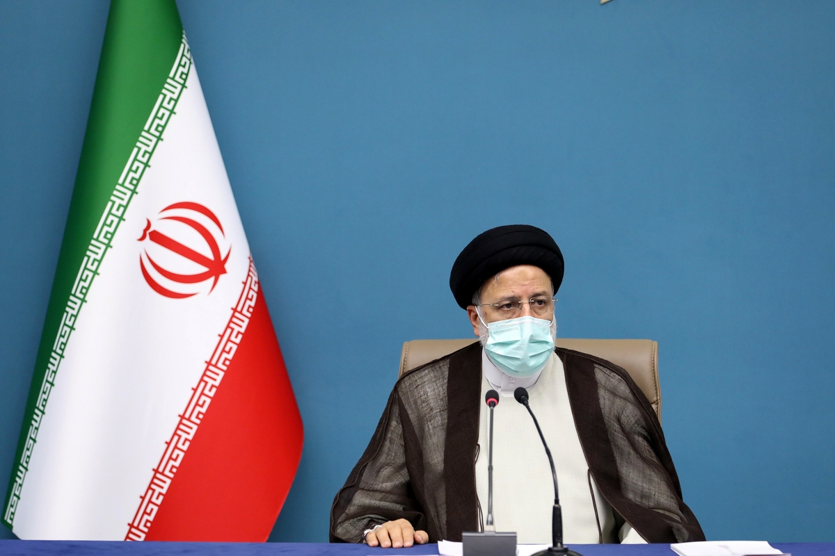 متولیان سه قوه با هماهنگی زمینه بهبود معیشت مردم، رونق تولید و ایجاد ثبات در بازارهای مختلف را فراهم کنند