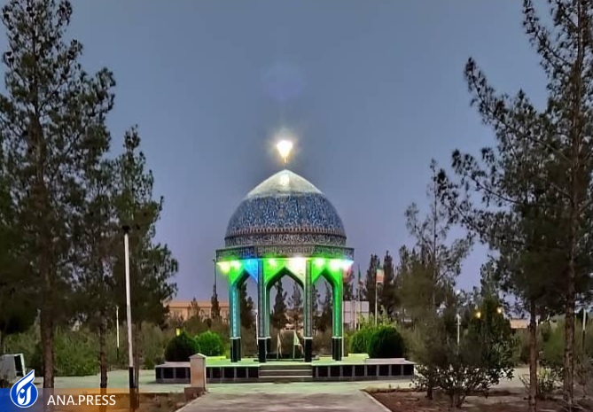 ۳۵ سال افتخار علمی همراه با صنعت در دل کویر ۳۵ سال افتخار علمی همراه با صنعت در دل کویر