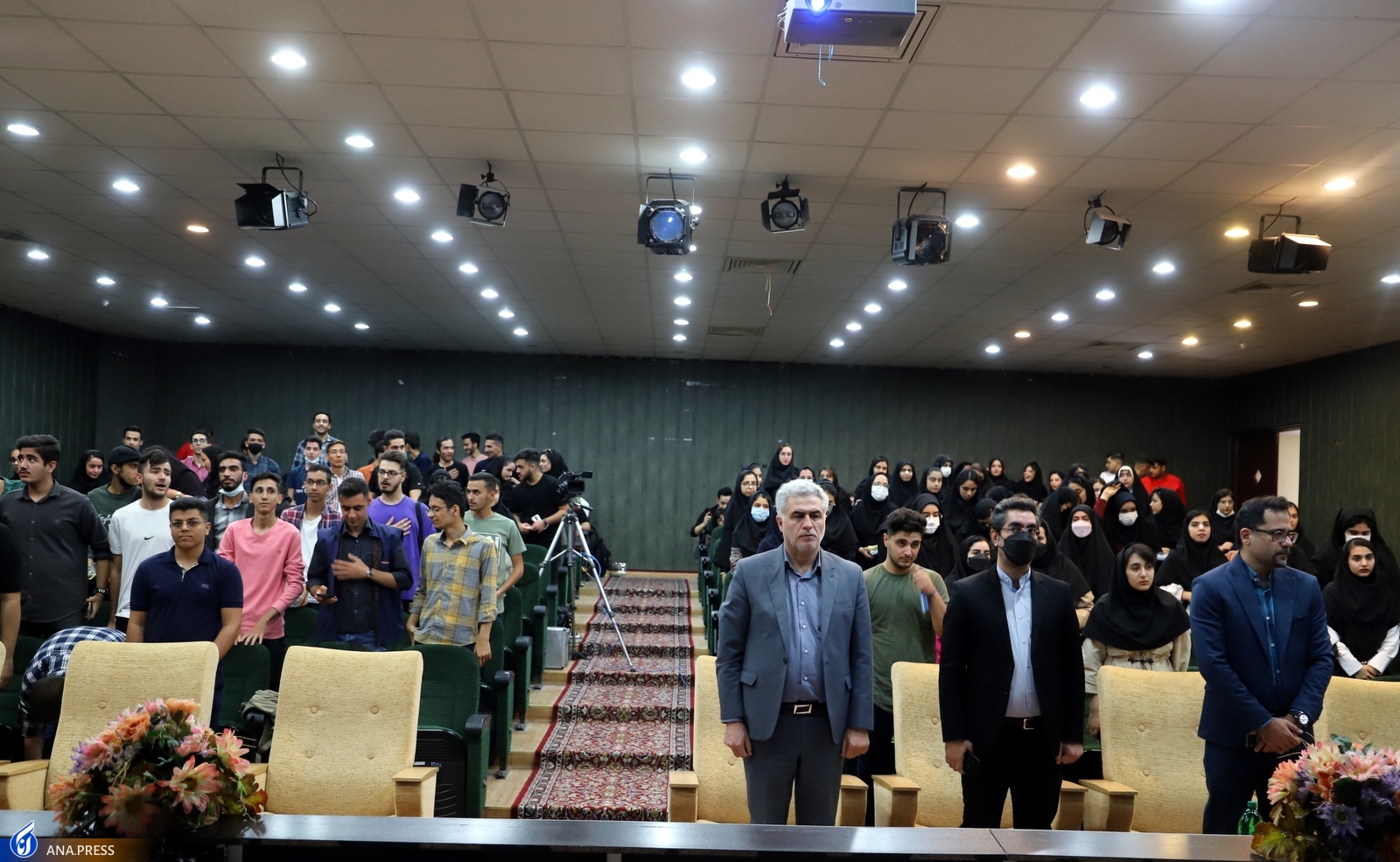 جشن نودانشجویان سمنانی با برگزاری مراسم قرار عاشقی