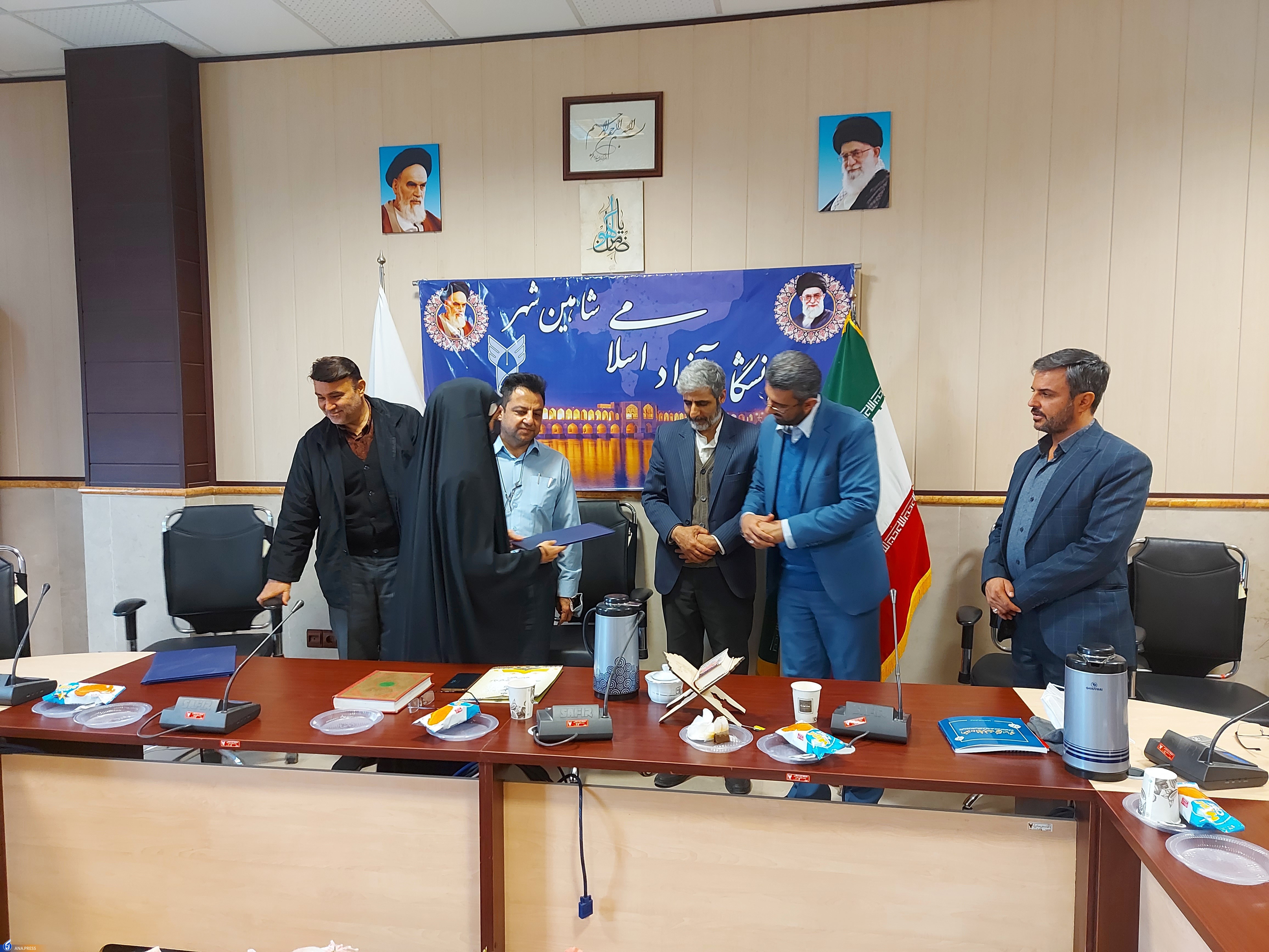 دانشجویان در خط مقدم مقابله با دشمن هستند