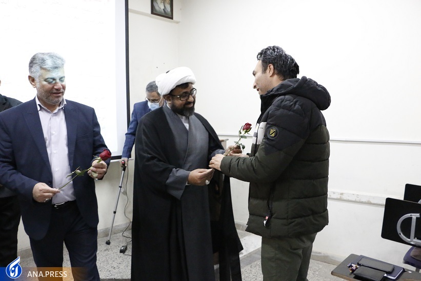 دانشجویان راهبران جامعه هستند دانشجویان راهبران جامعه هستند