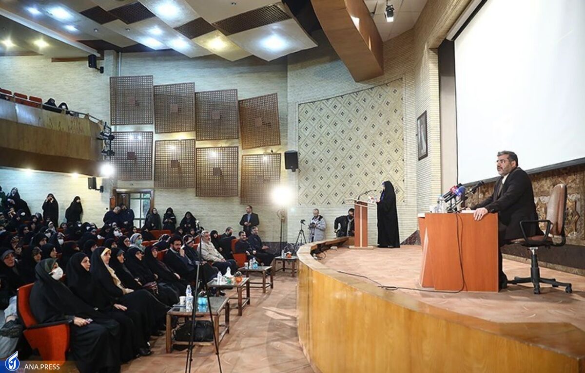 گسترش فضای گفتمانی، راه حل اصلی مسائل کشور است
