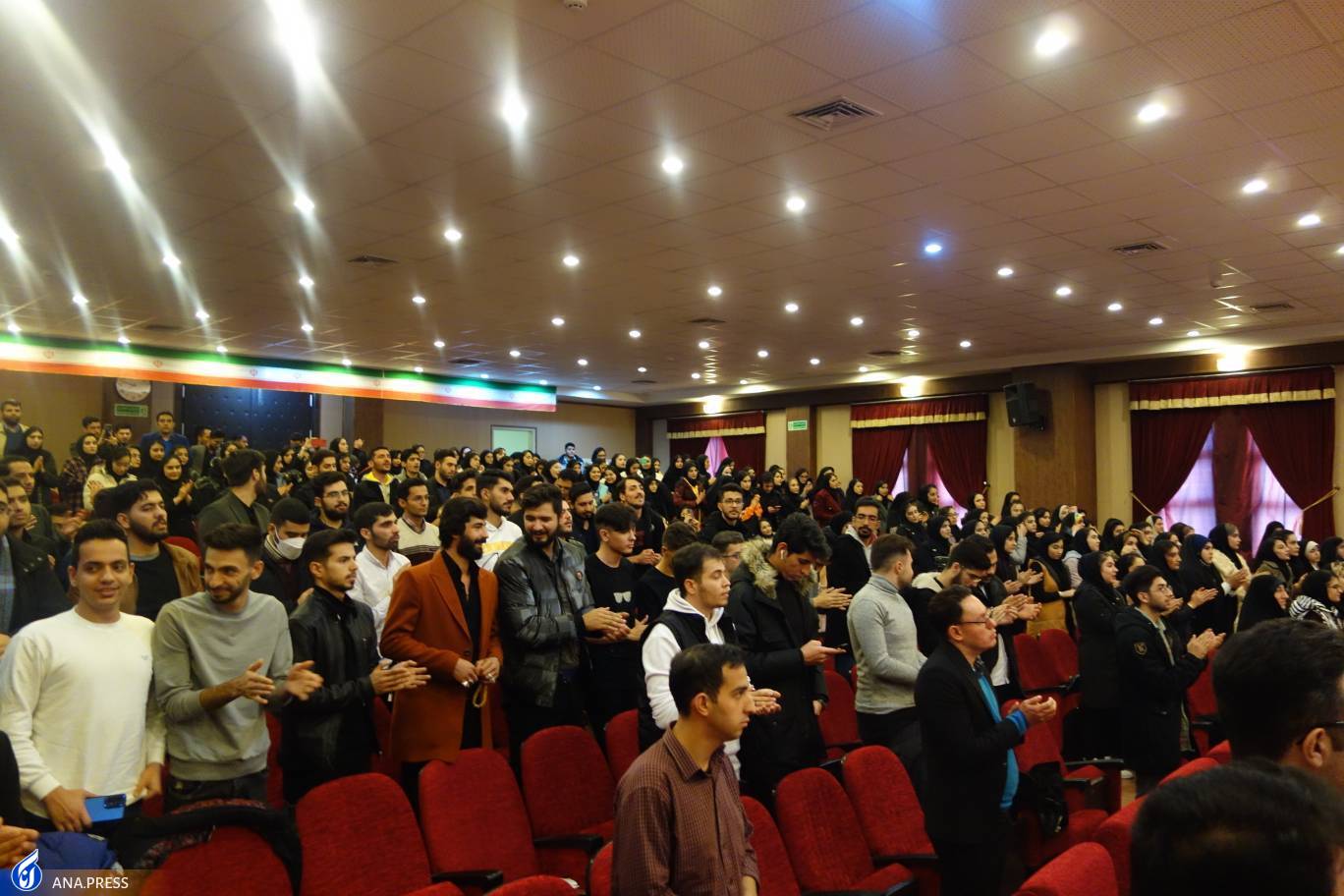 دانشگاه بهترین محیط برای تضارب آرا، ابراز عقاید و تعامل افکار