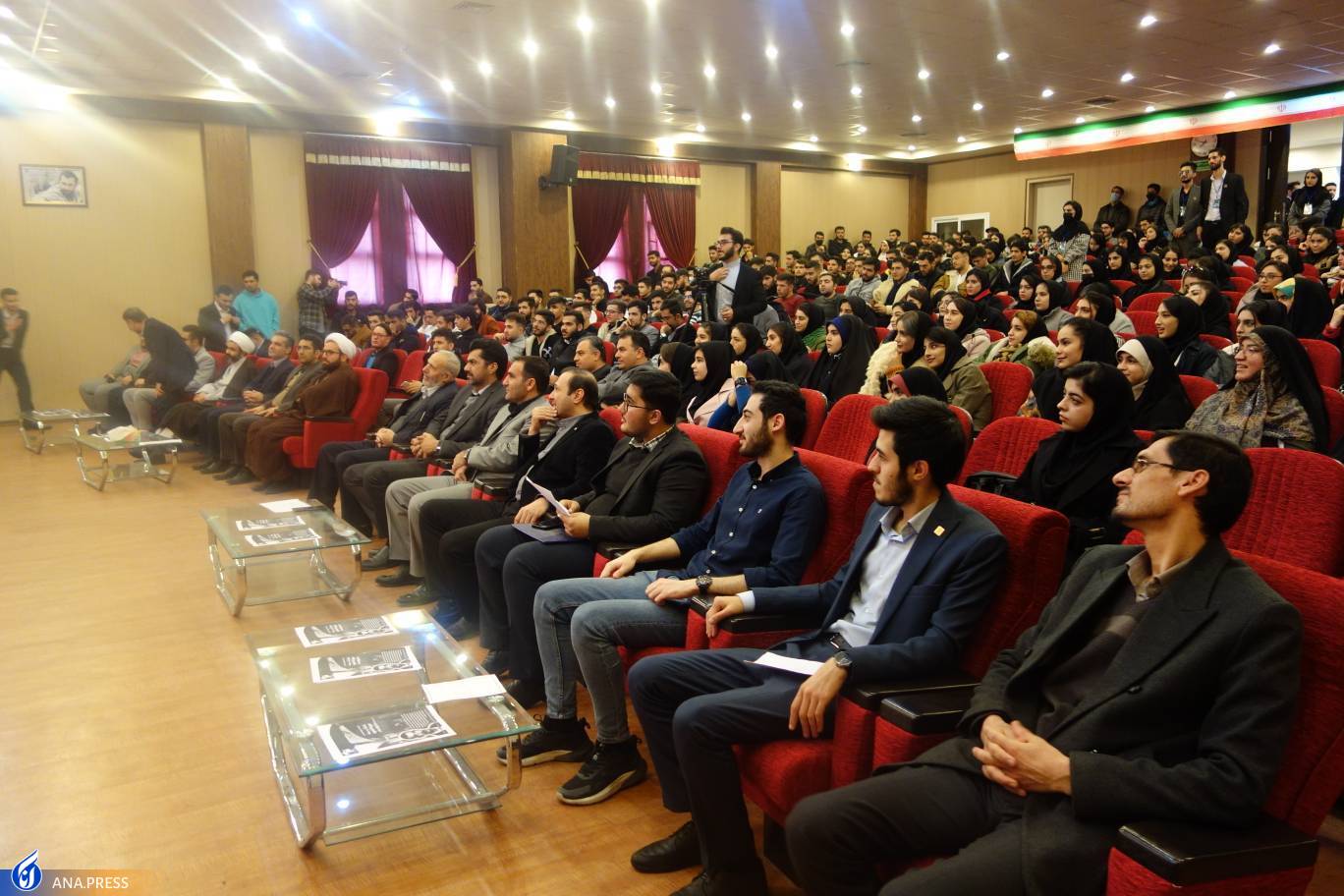 دانشگاه بهترین محیط برای تضارب آرا، ابراز عقاید و تعامل افکار