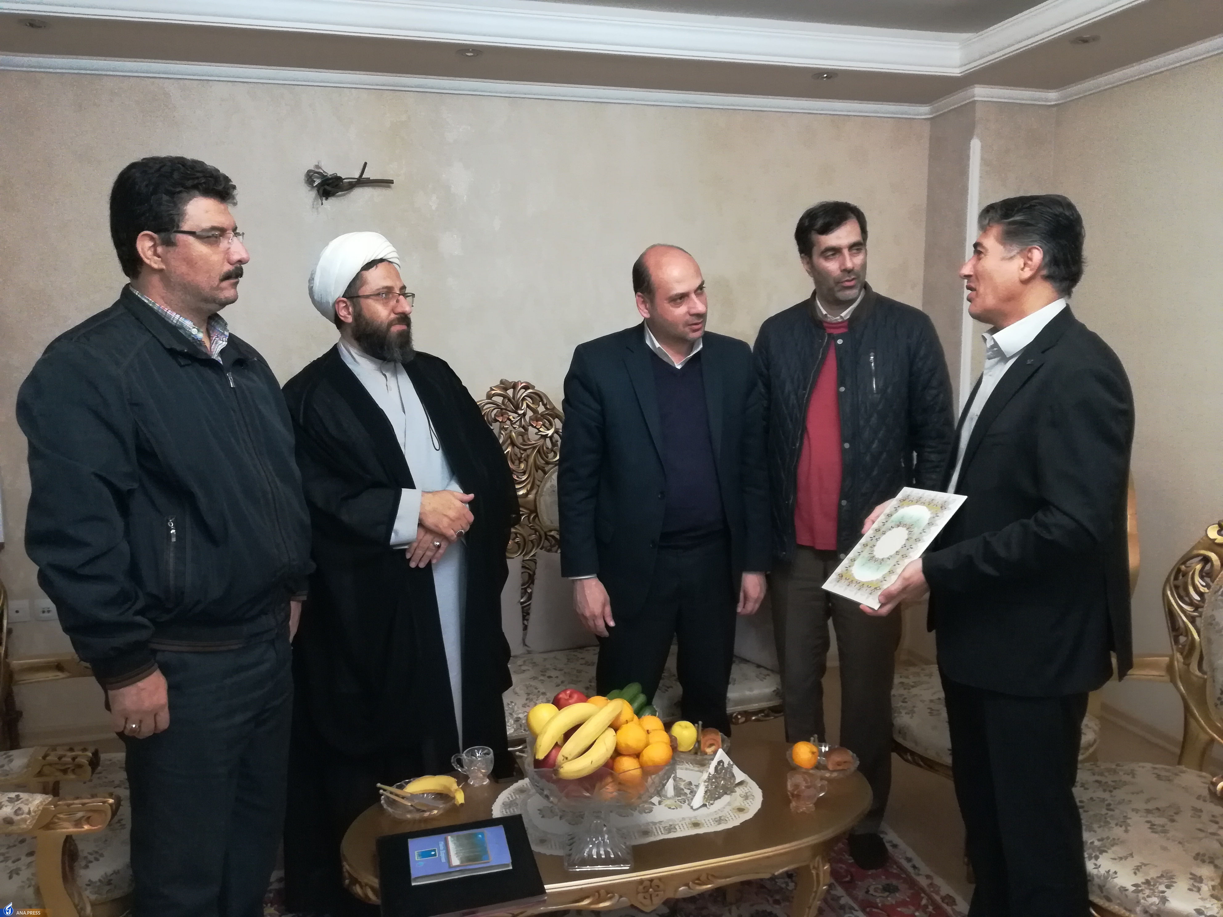 نگاه پرافتخار به شهدا ضامن بقای هویت انقلابی و ایرانی است