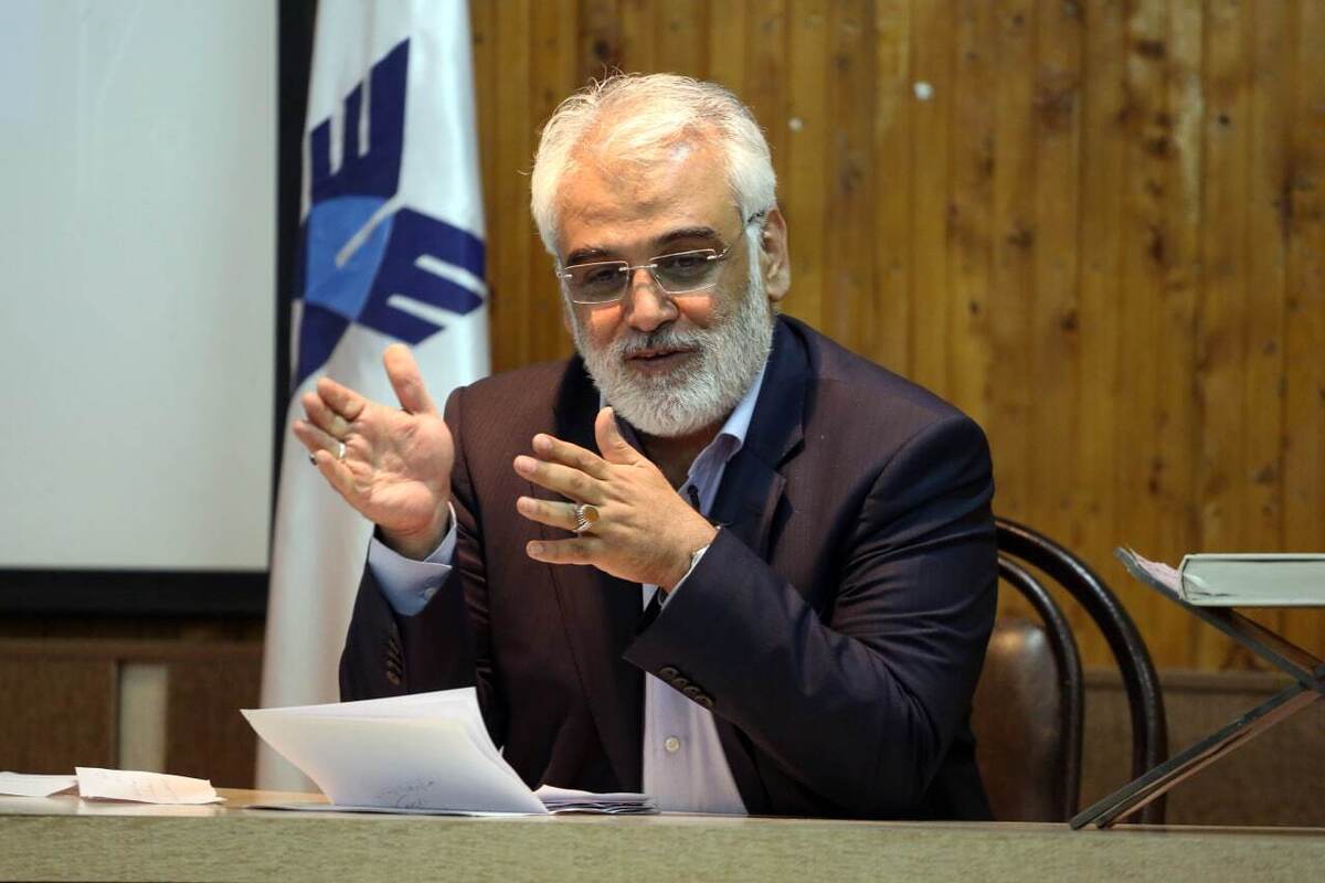 بازدید دکتر طهرانچی از نمایشگاه دستاوردهای پژوهش، فناوری و فنبازار