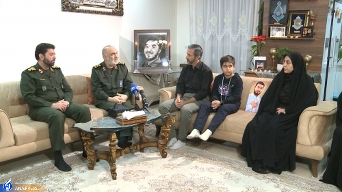 شهدای فتنه اخیر در عین اقتدار نظام مظلومانه شهید شدند