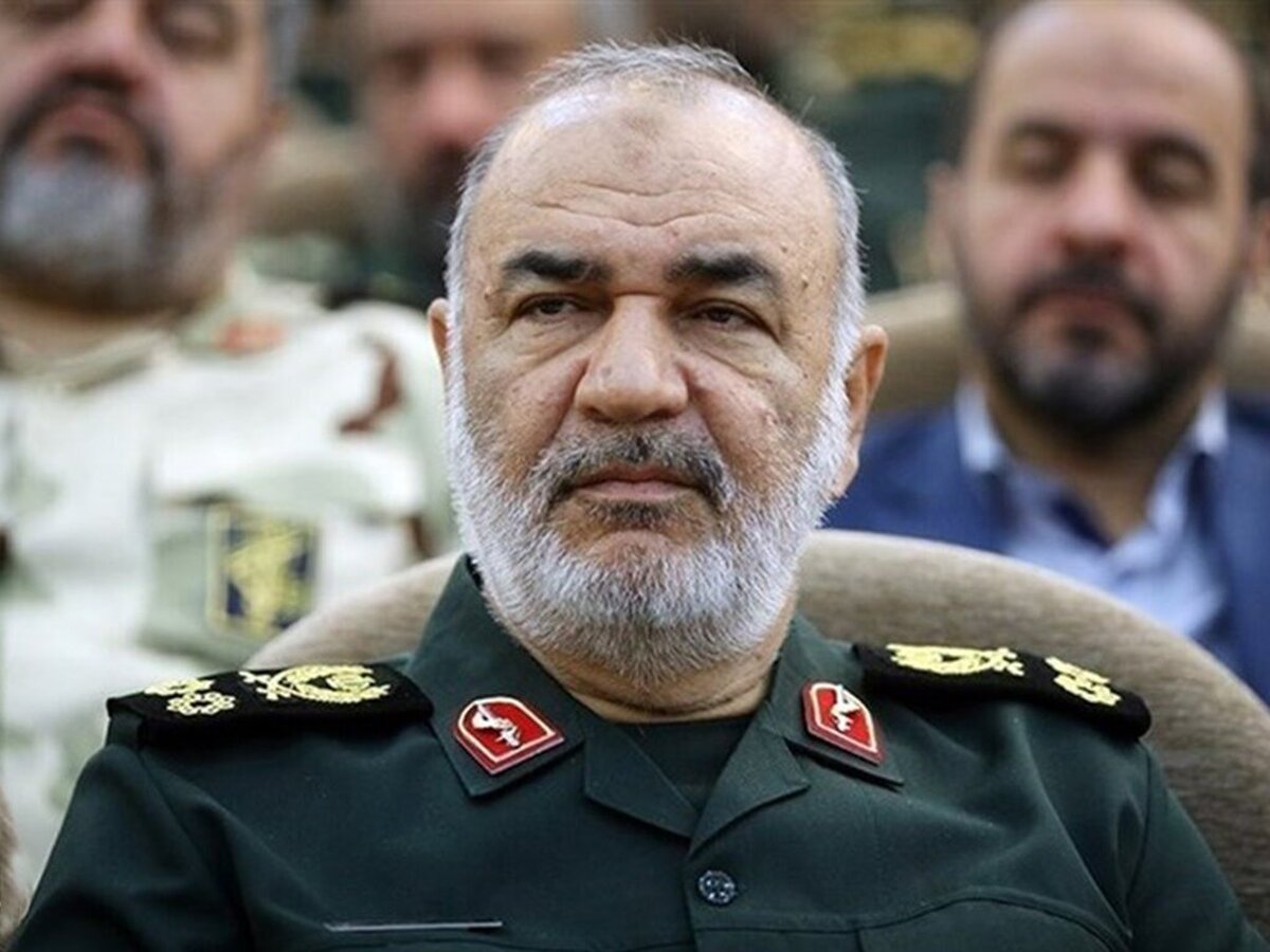 فرمانده کل سپاه به قم سفر کرد