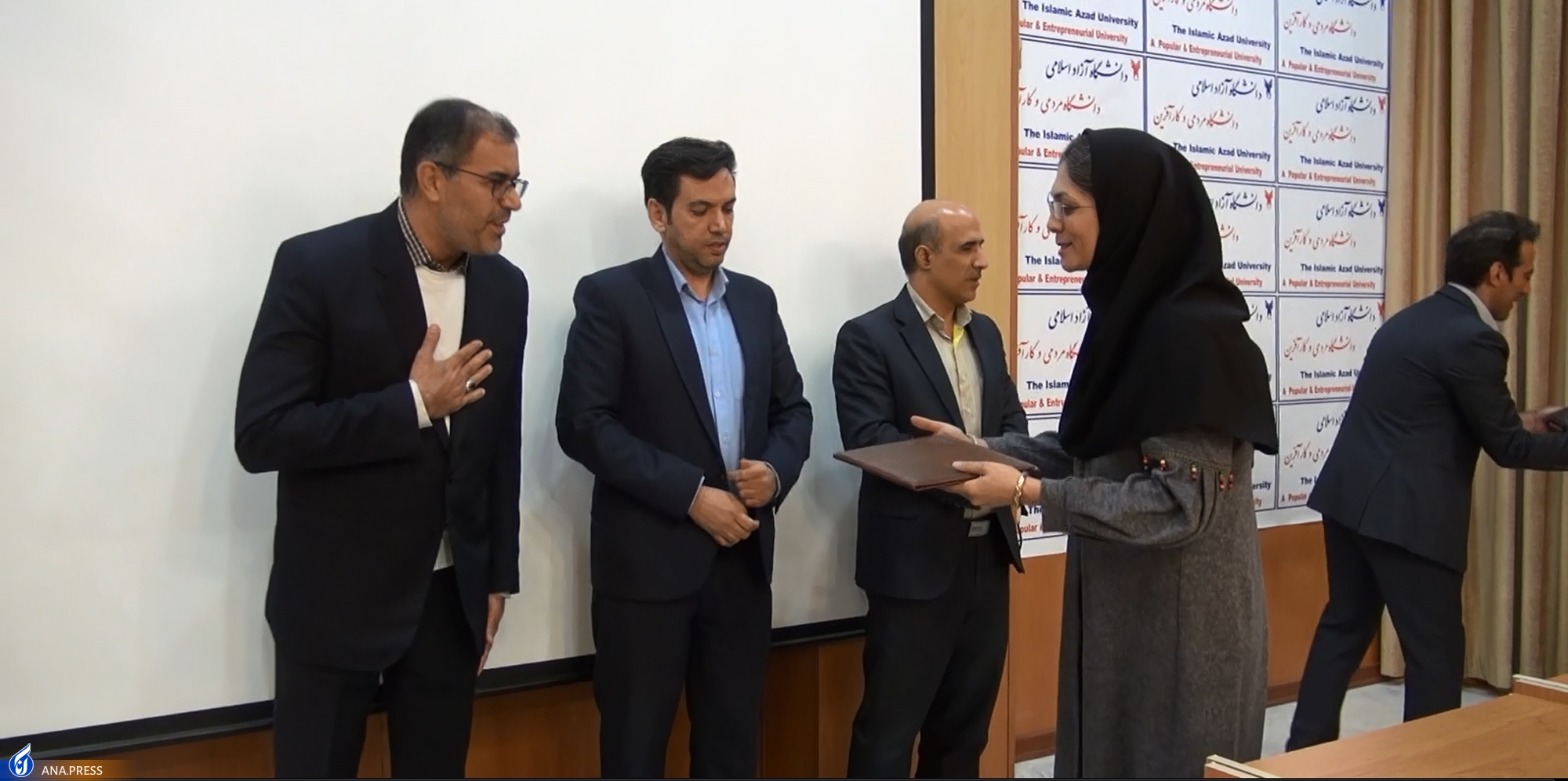 تجلیل از ۲۸ پژوهشگر در دانشگاه آزاد شهرکرد