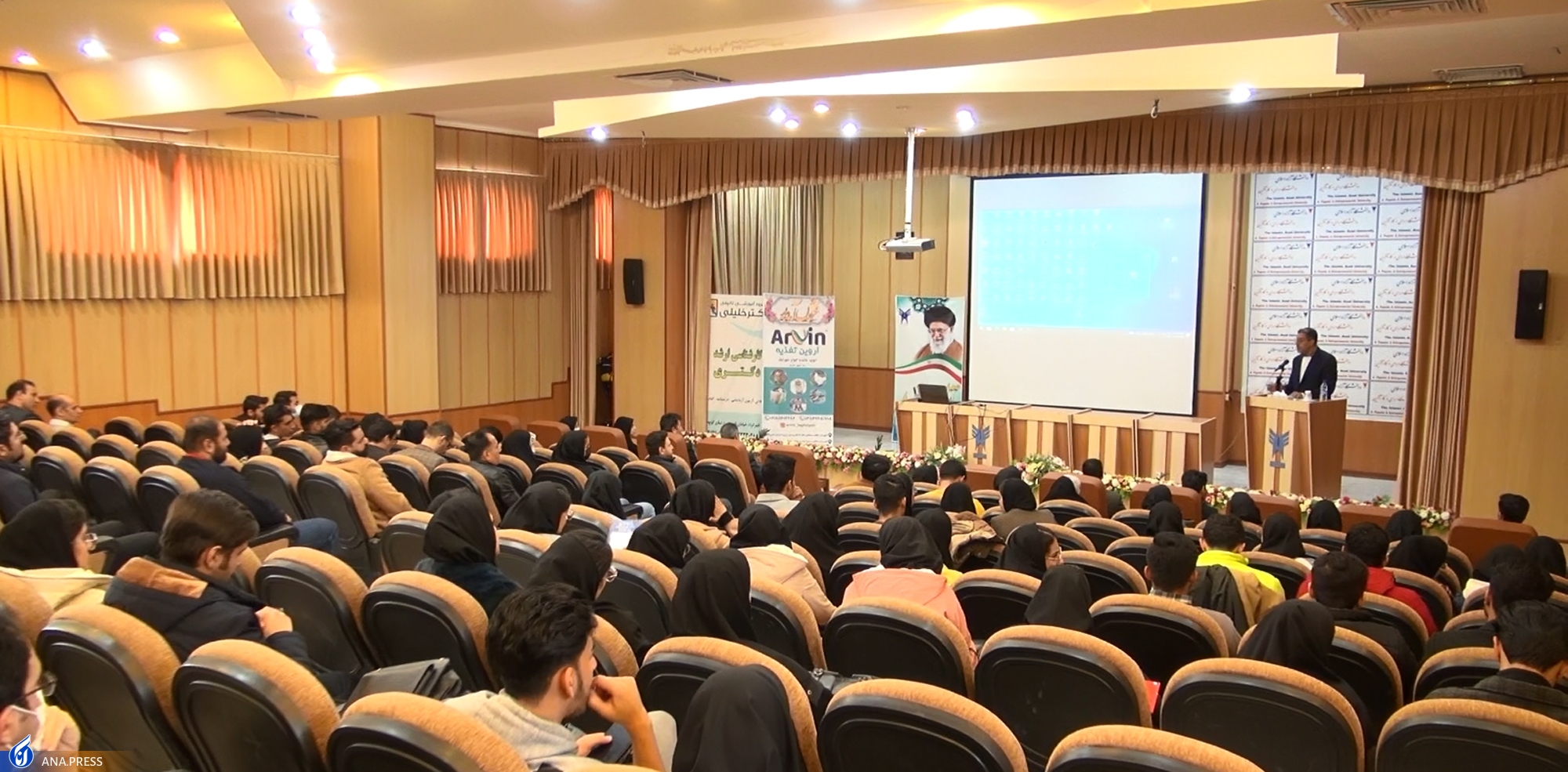 تجلیل از ۲۸ پژوهشگر در دانشگاه آزاد شهرکرد