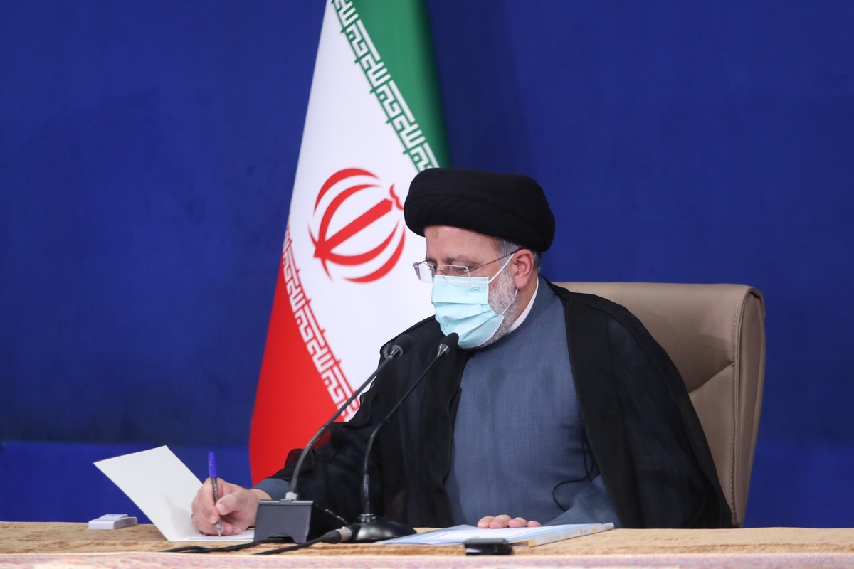 رئیسی یک قانون مصوب مجلس را برای اجرا به وزارت اقتصاد ابلاغ کرد