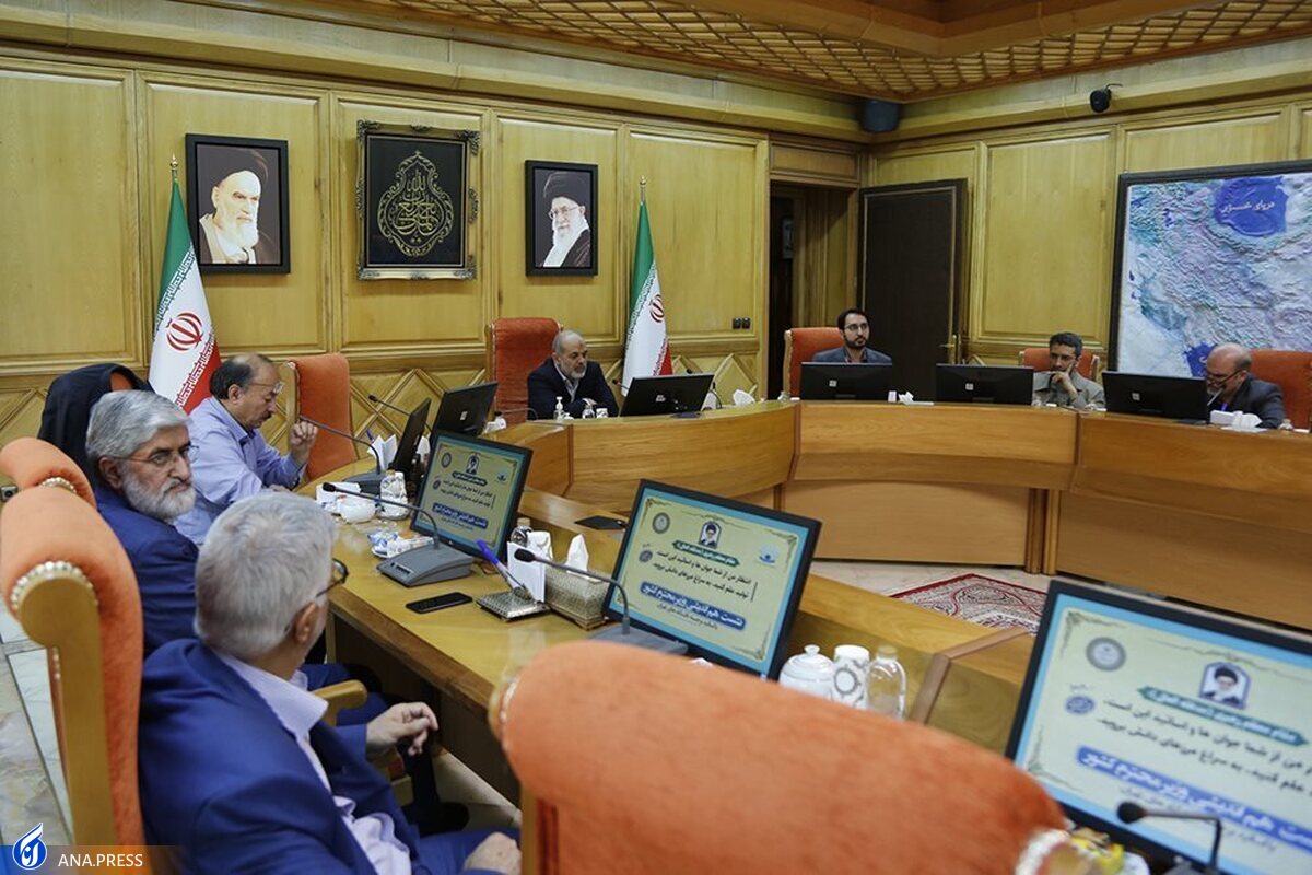 گفتگو میان سلایق مختلف سیاسی باعث تنویر افکار عمومی میشود