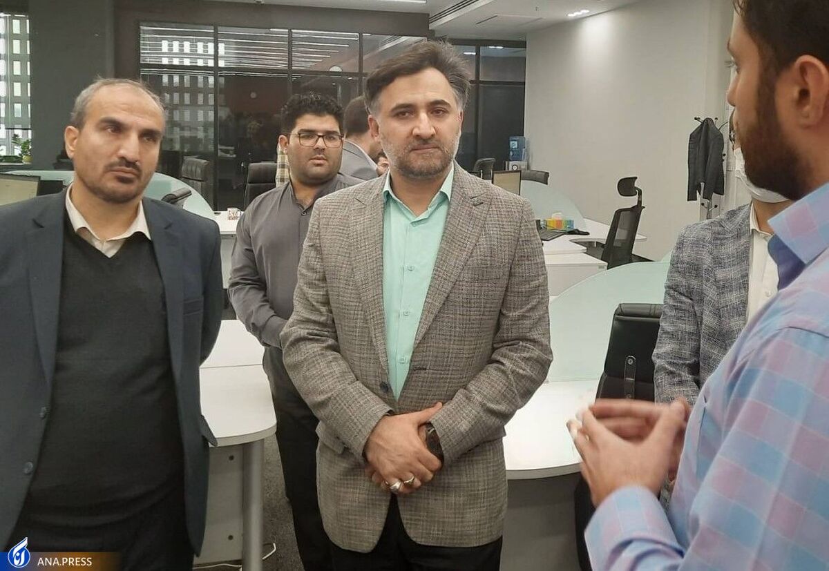 دهقانی فیروزآبادی از دانشگاه و ناحیه نوآوری شریف بازدید کرد