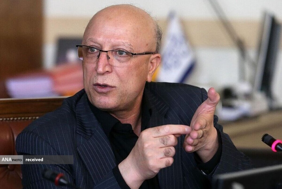 دانشگاهیان تمام سعی خود را برای تحقق شعار سال به کار گیرند
