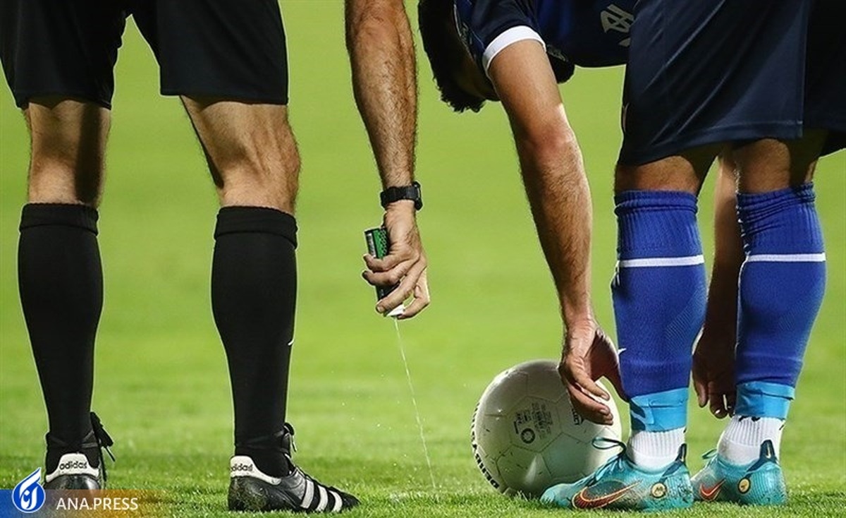 اقبالی: فوتبال به نفسهای آخرش رسیده است/بورس را برای استقلال و پرسپولیس راه انداختند که از مردم پول بگیرند