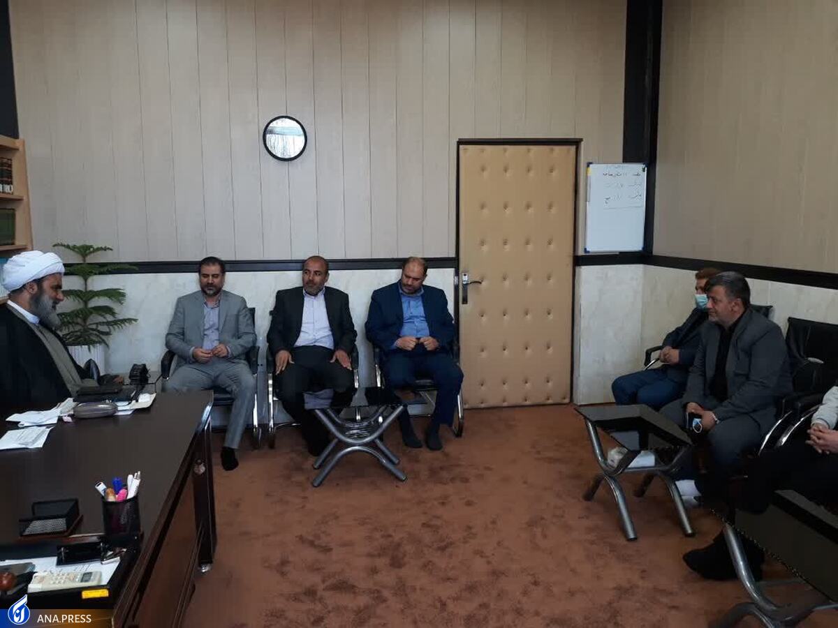 فرهیختگان و نخبگان با پژوهش و تحقیق آسیبها را شناسایی کنند