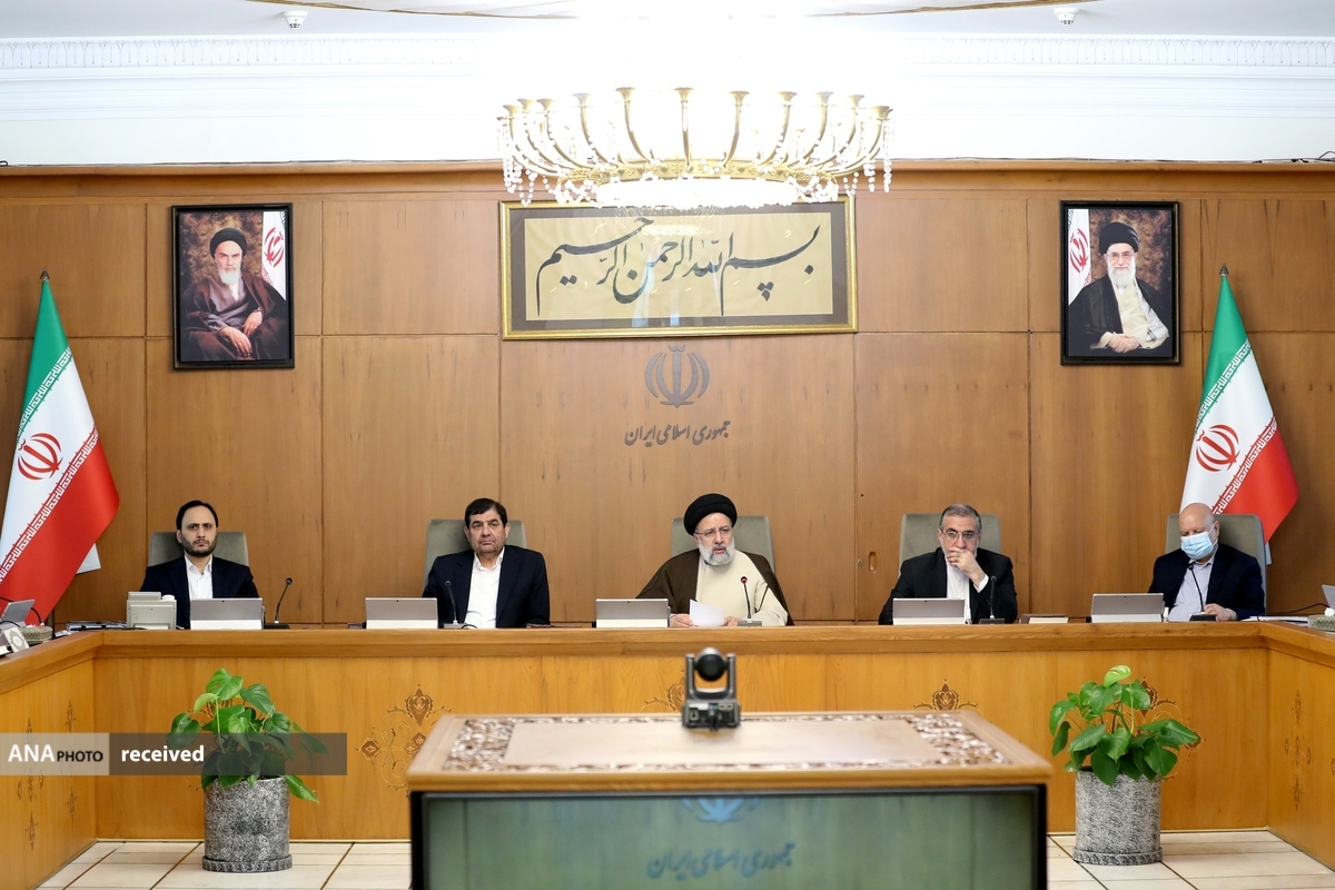 با متخلفانی که با قیمت ریال کالا تولید و با قیمت ارز عرضه میکنند، برخورد شود