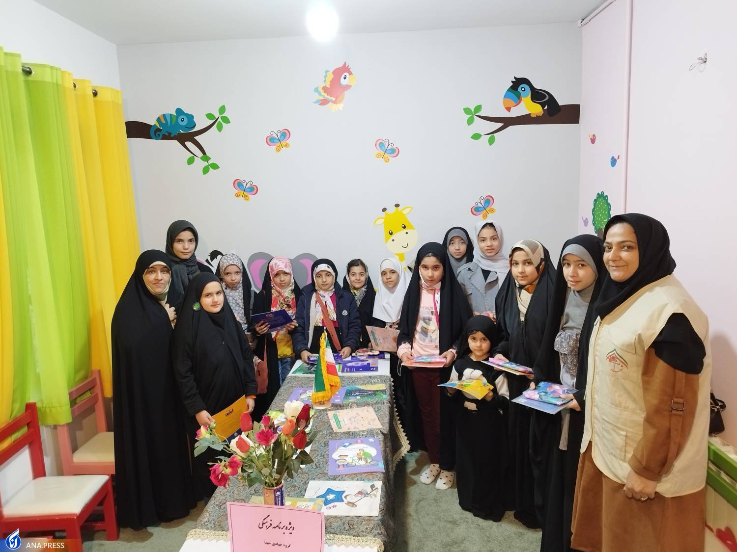 تقدیر از کتابخوانهای روزه اولی در کتابخانه «حاج ملاهادی سبزواری» تقدیر از کتابخوانهای روزه اولی در کتابخانه «حاج ملاهادی سبزواری»