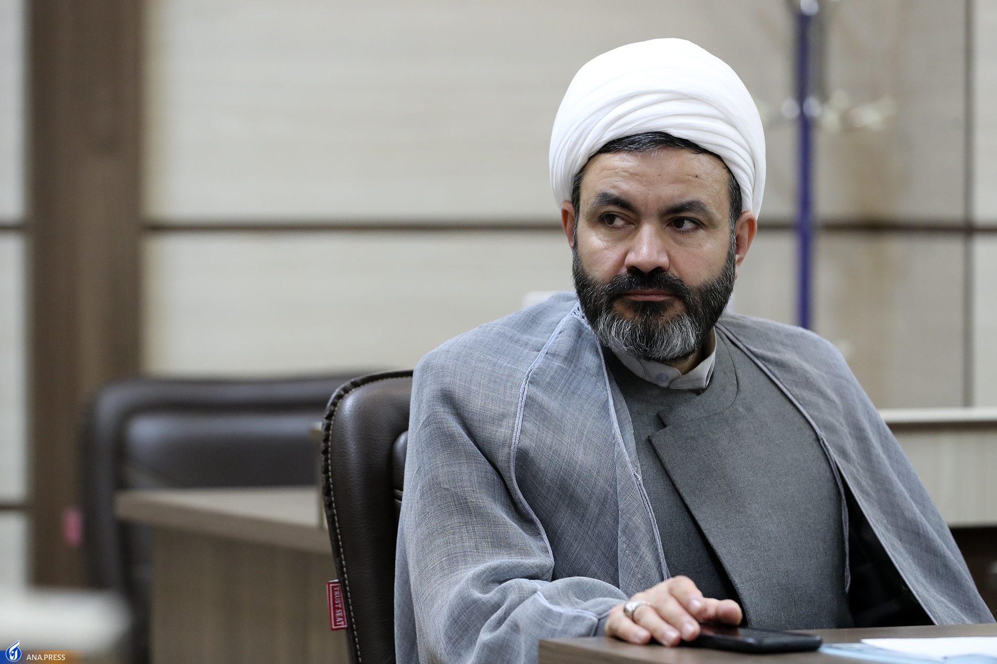 رفع مشکلات و خدمت به مردم هدف نهایی پژوهش باشد