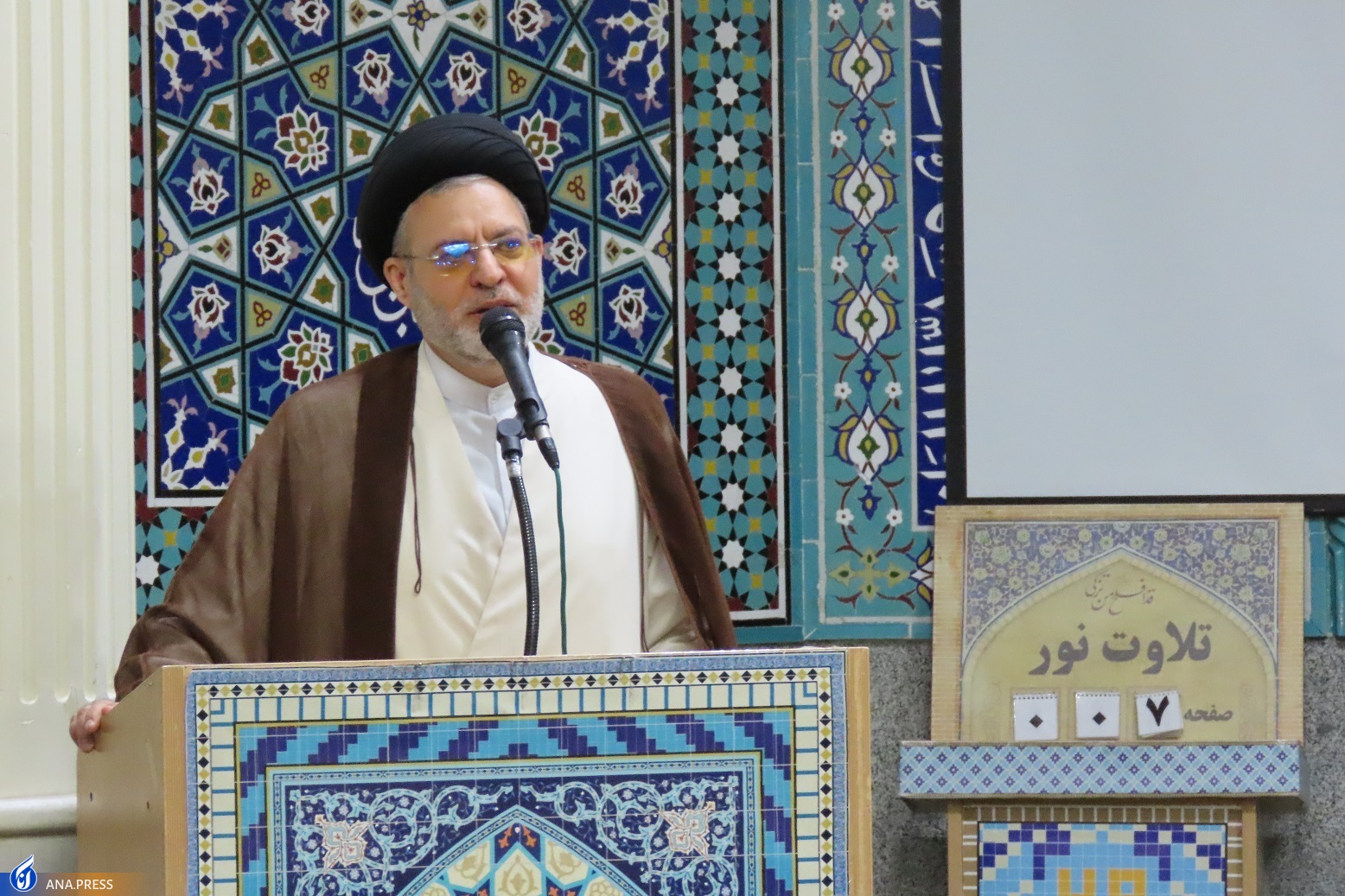 رشد و تعالی جامعه ریشه در خانواده دارد