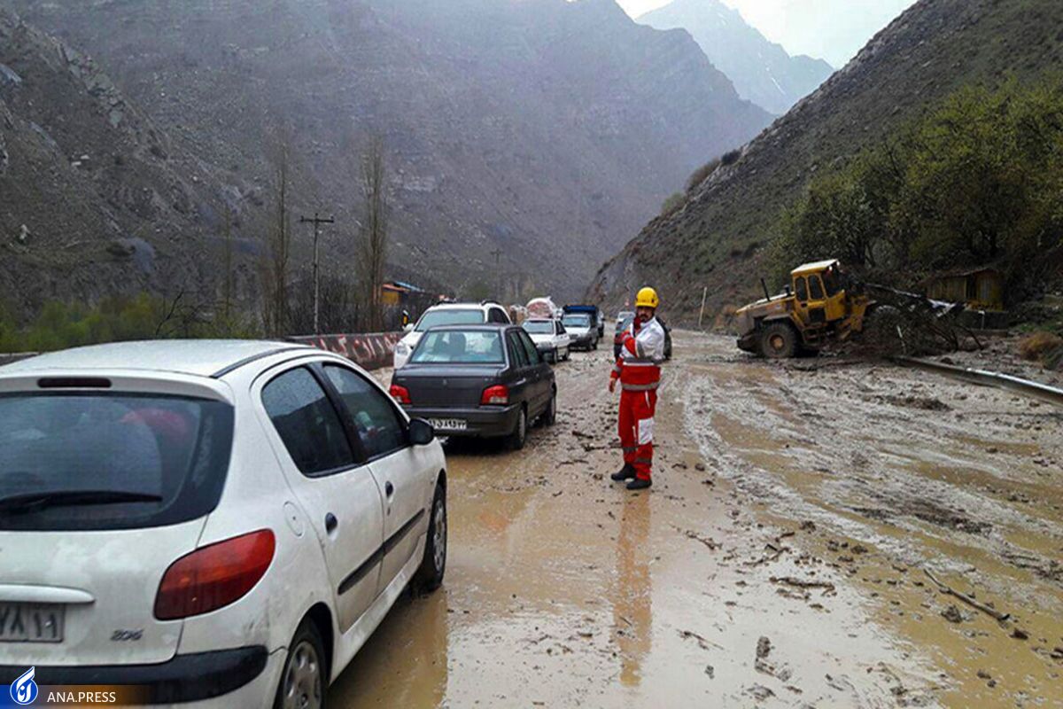 سد خاکی دهکرد بروجرد سرریز کرد؛ اطلاعرسانی برای تخلیه روستاها انجام شده سد خاکی دهکرد بروجرد سرریز کرد؛ اطلاعرسانی برای تخلیه روستاها انجام شده