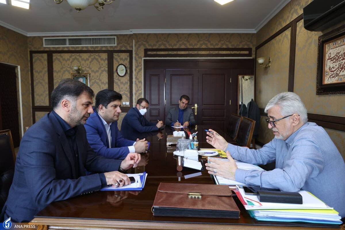 دیدار سرپرست باشگاه استقلال با وزیر ورزش/ کمک سجادی به سرخابیها