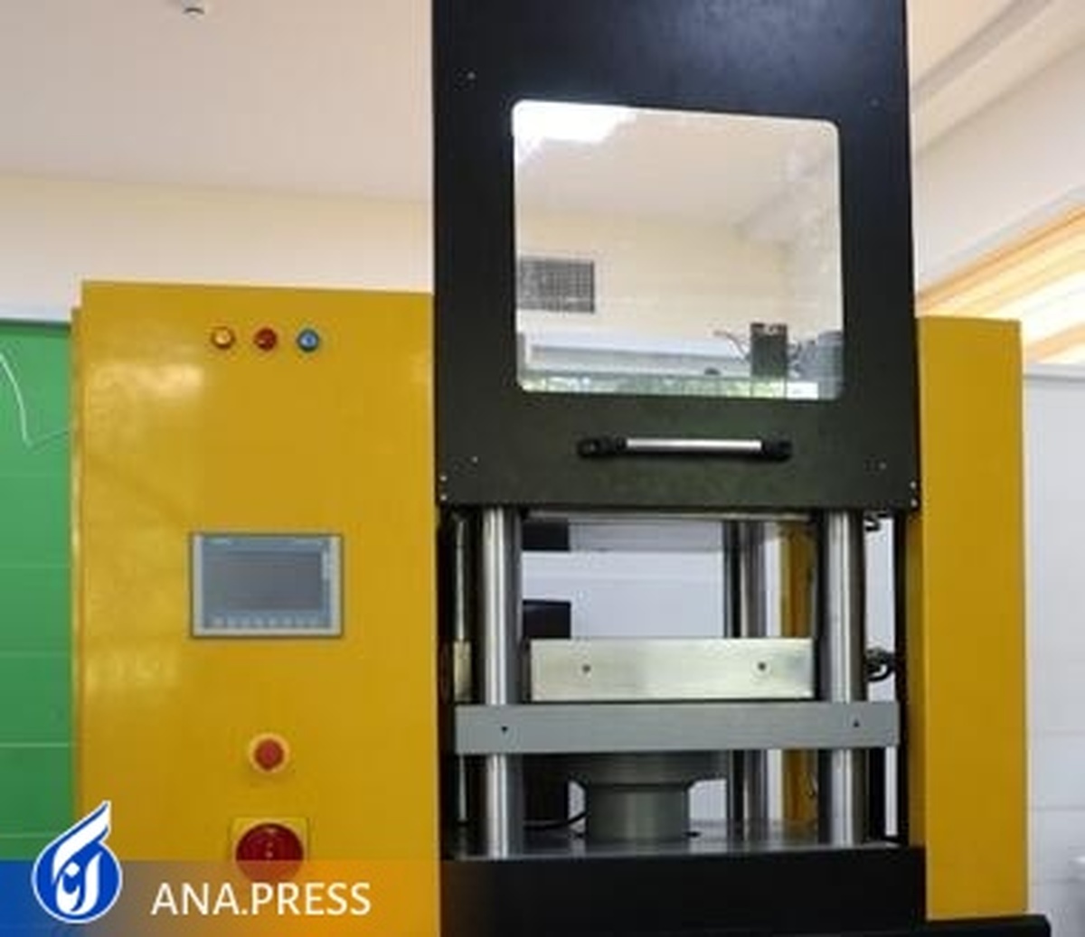 ساخت دومین دستگاه پرس هیدرولیکی آزمایشگاهی توسط شرکت دانشبنیان داخلی