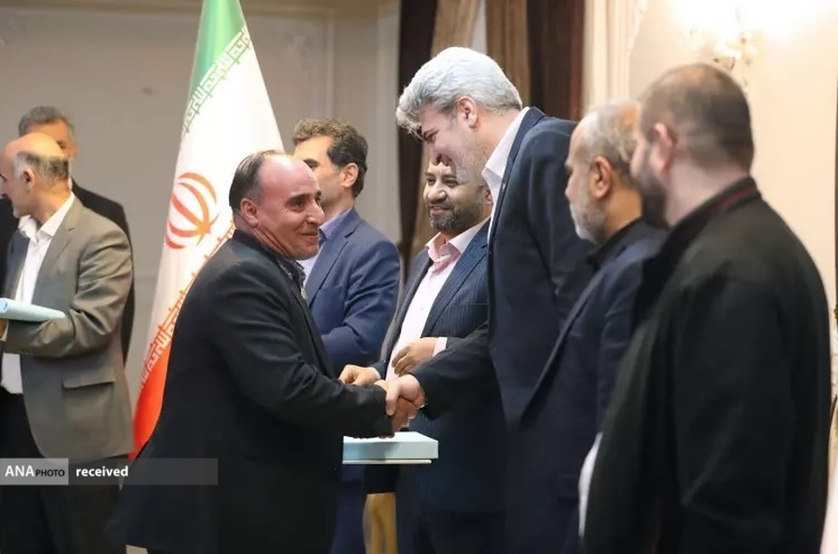 فرزندان و نوه‌های بازنشستگان دانشگاه آزاد اسلامی از مزایای تخفیف شهریه برخوردار می‌شوند