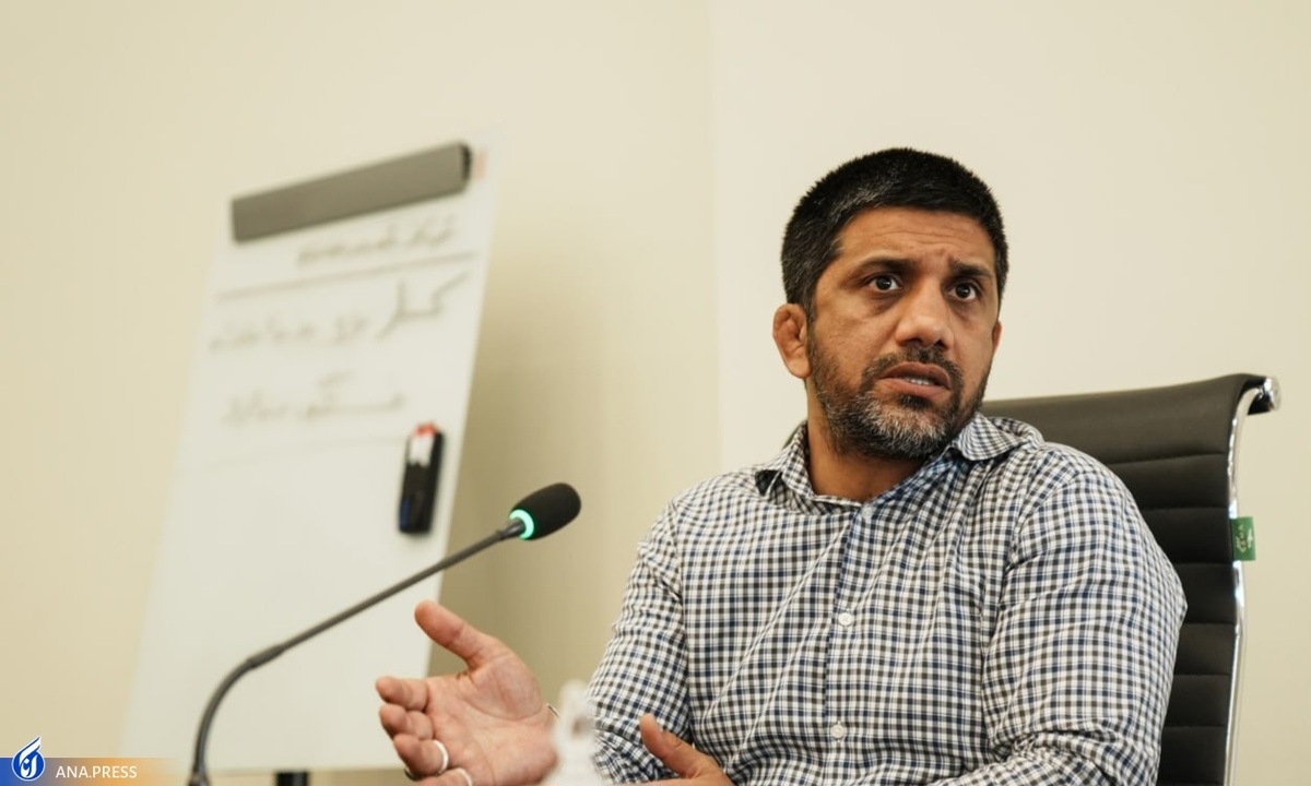 تمام قد پای تیمهای ملی کشتی آزاد و فرنگی ایستادهام به آن چیزی که میخواهیم هنوز نرسیدیم