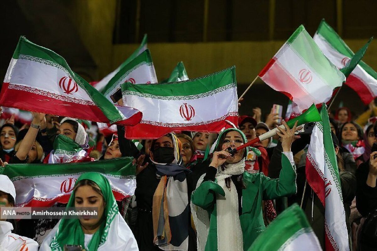 تصاویری جالب از حضور بانوان در ورزشگاه آزادی