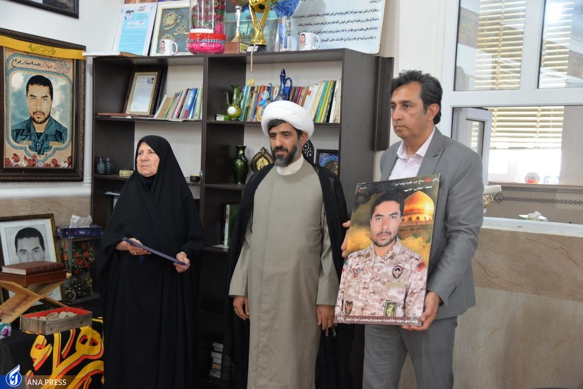 تاج عزت خداوند در دنیا و آخرت بر سر شما مادران شهداست