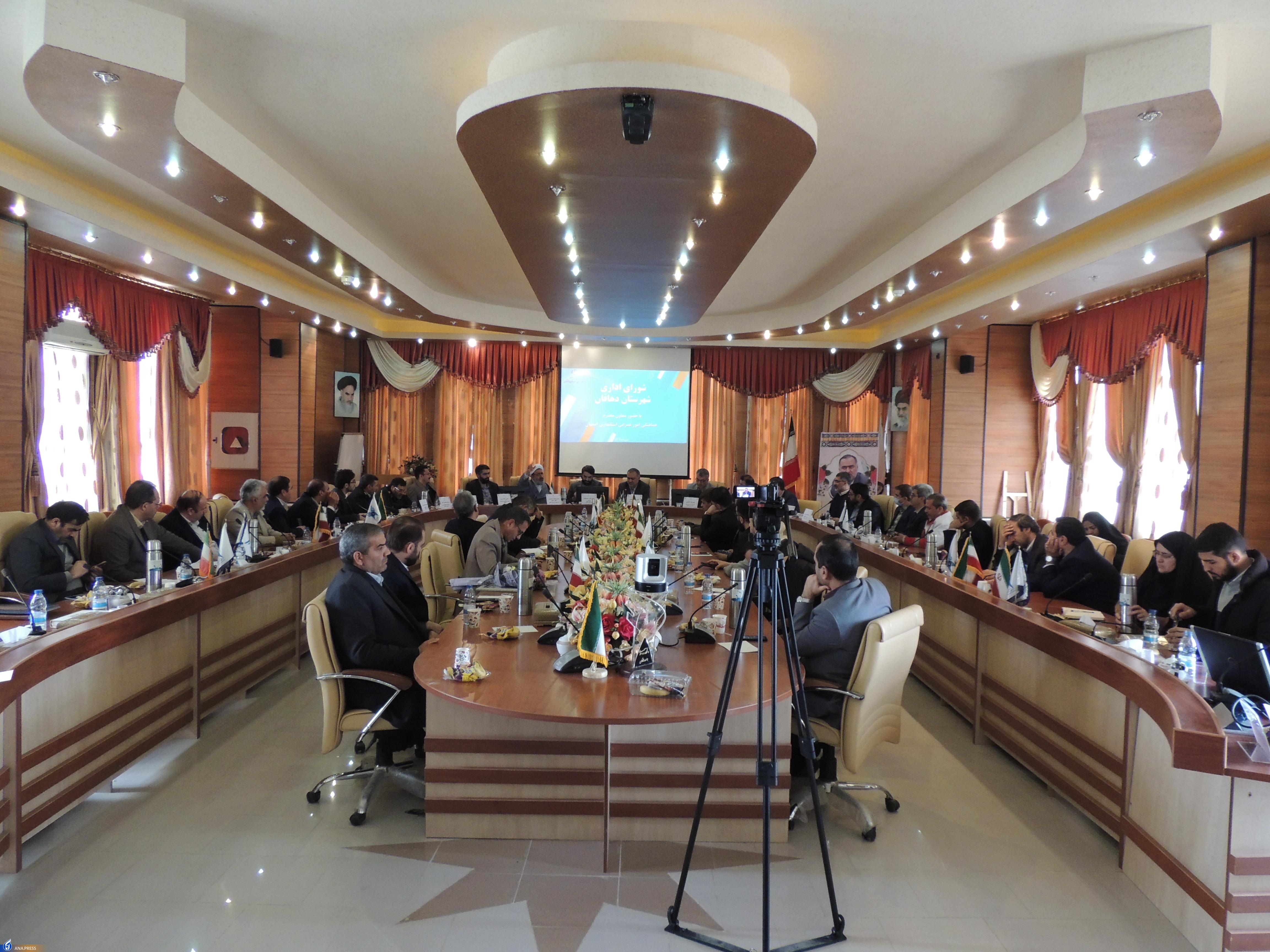 اجرای ۱۰۰ درصدی پروژه&zwnj;های سفر استاندار اصفهان به شهرستان دهاقان