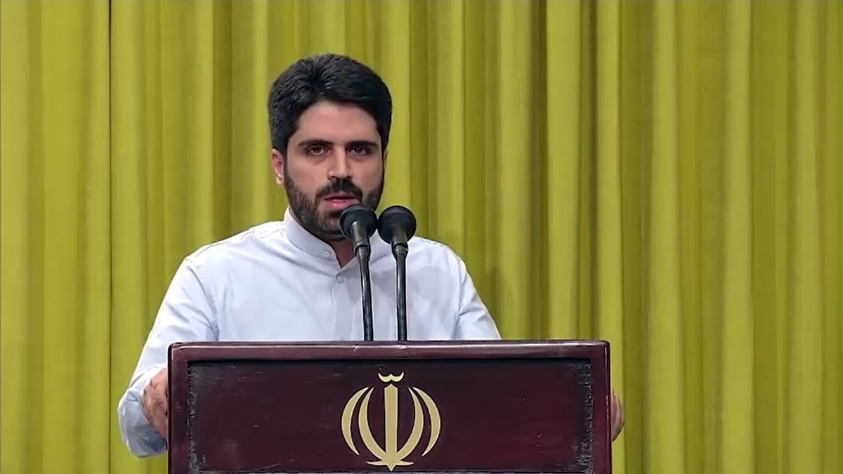شعرخوانی محمد رسولی در محضر رهبر انقلاب +فیلم